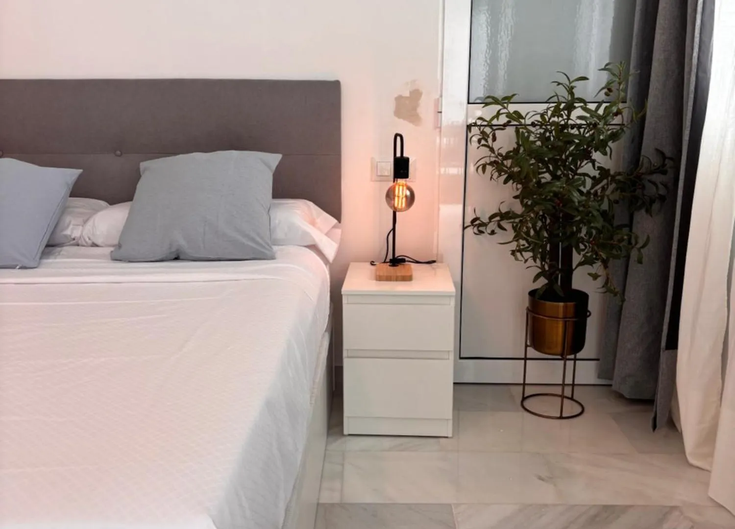 לינה וארוחת בוקר קורדובה El Atico De Osario 5 Con Terraza - Great Location 0*,  ספרד