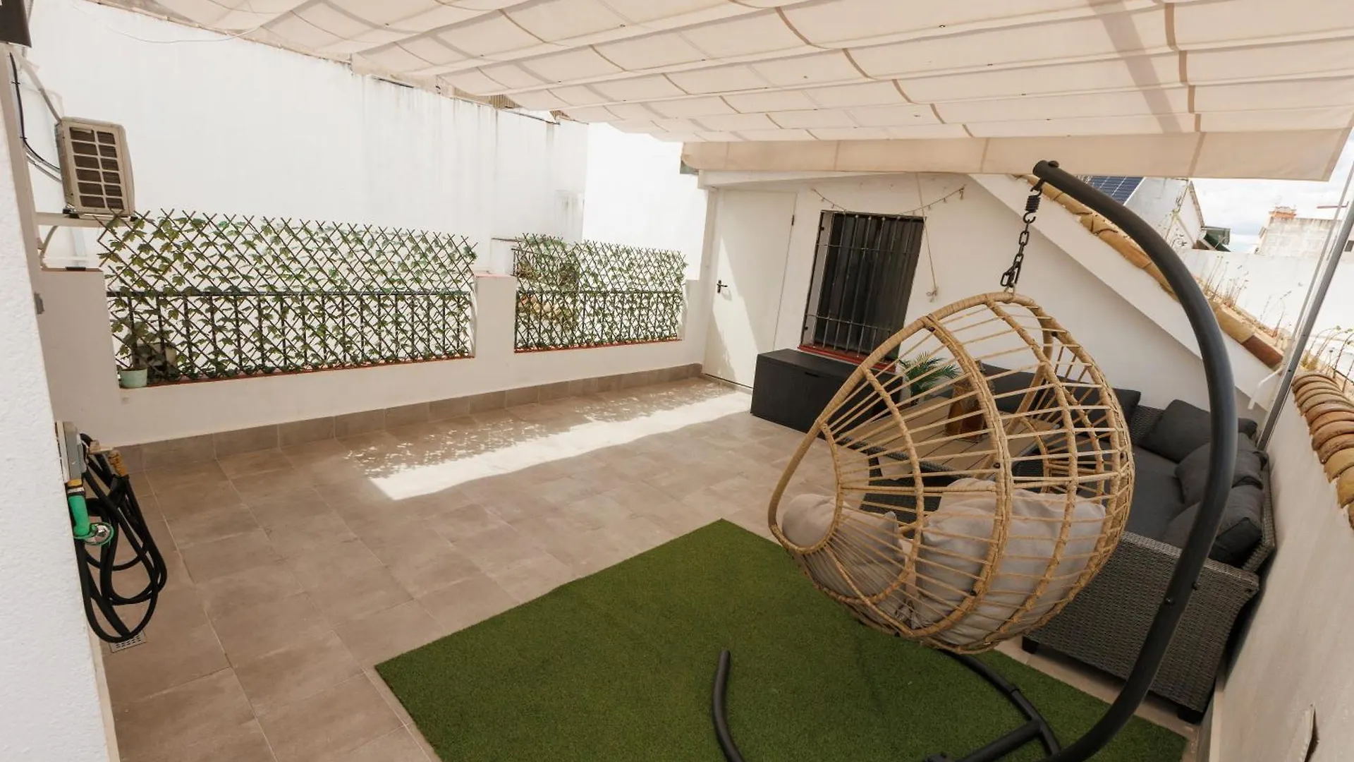לינה וארוחת בוקר קורדובה El Atico De Osario 5 Con Terraza - Great Location 0*,  ספרד